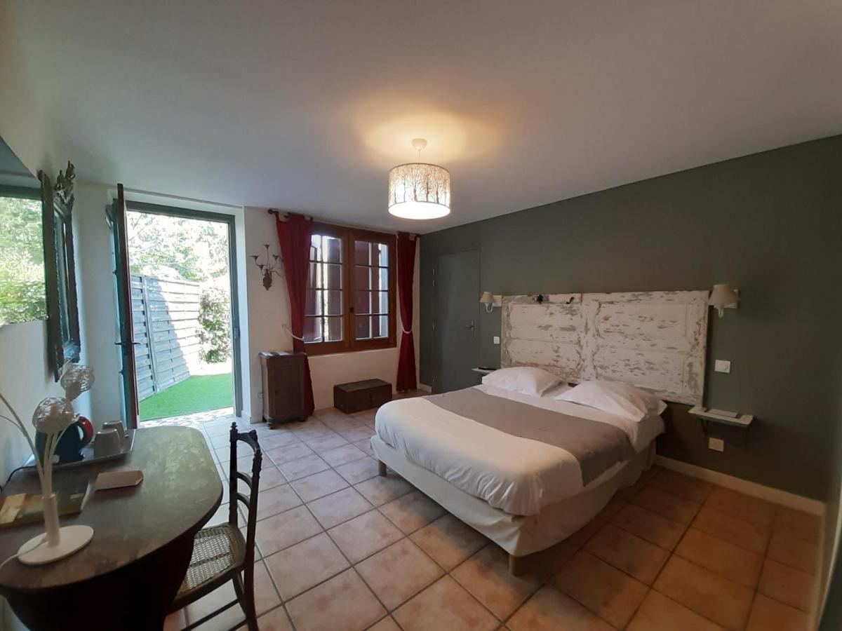 Logis Domaine De Peyrolade Bed & Breakfast Daux Exterior photo