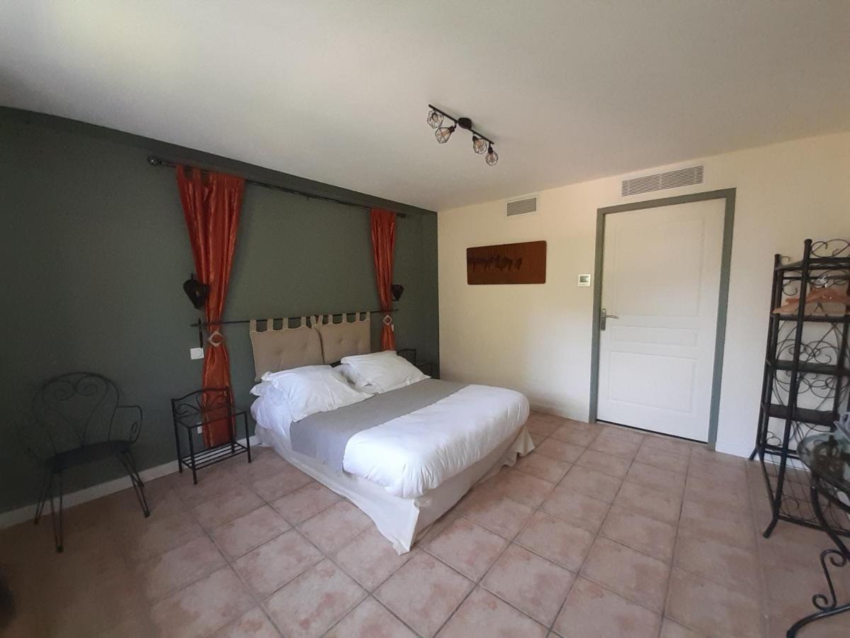 Logis Domaine De Peyrolade Bed & Breakfast Daux Exterior photo